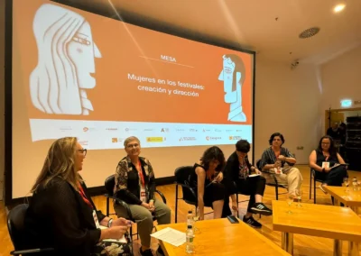mesa mujeres en los festivales