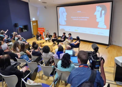 Mesa Mujeres & Corten